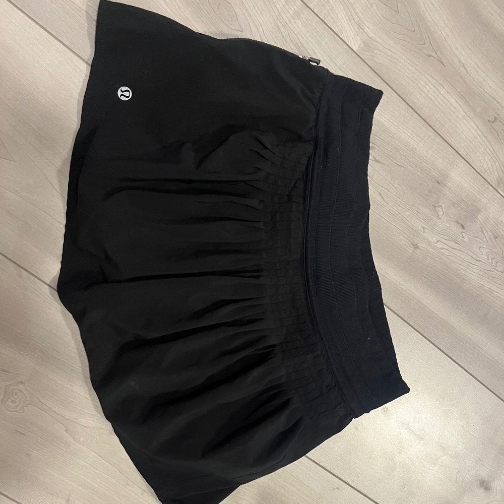 Lululemon skirt/skort size 6
